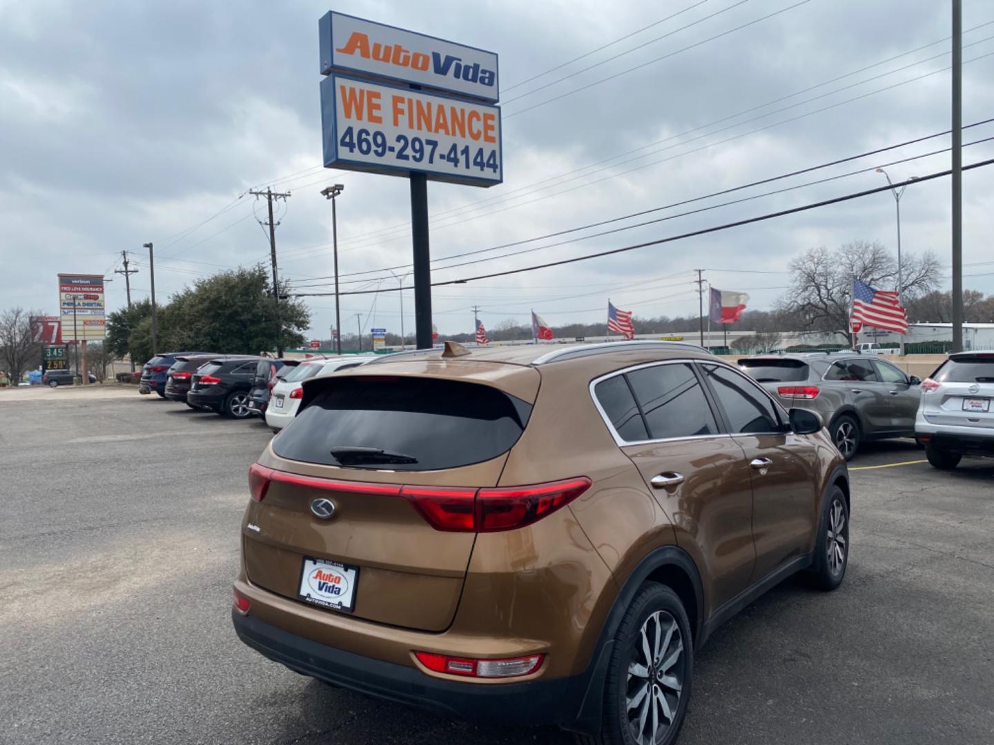 2017 BROWN Kia Sportage EX FWD (KNDPN3AC2H7) with an 2.4L V6 DOHC 24V engine, 6A transmission, located at 420 I-35E, Lancaster, TX, 75146, (469) 297-4144, 32.593929, -96.823685 - Photo#2